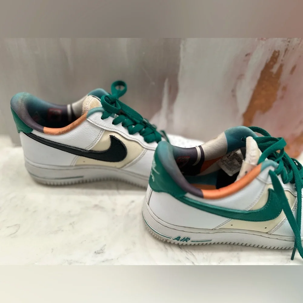 Nike‎ Air Force 1 Low '07 LV8 White Malachite Black & Green Swoosh Men’s Sz 8.5